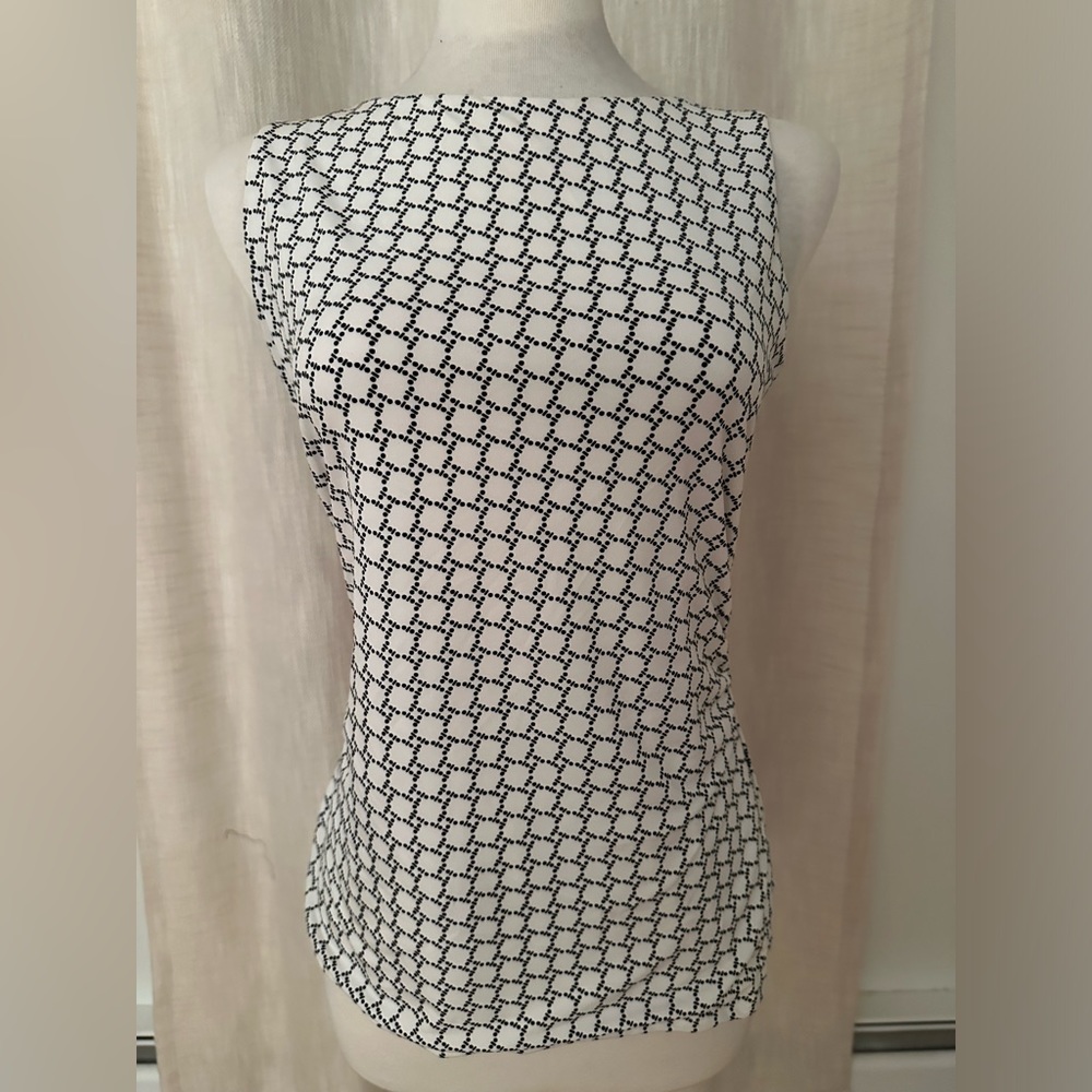 White House Black Market Black and White Top Shirt 👗 🤍🌟